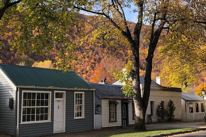 Arrowtown and Wanaka Highlights Tour from Queenstown - Cardrona Hotel: Your Included Drink and a Photo Icon