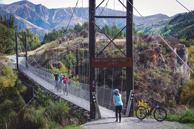Arrowtown to Gibbston – Iconic Arrow River Bridges Bike Ride - Getting from Queenstown to Arrowtown: the smooth start that matters