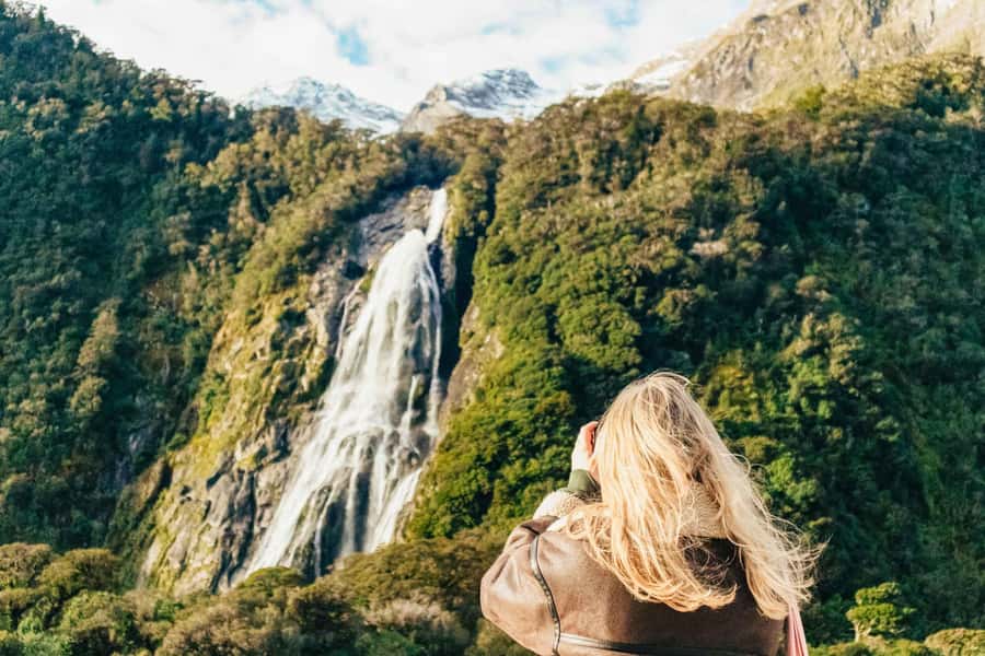 From Queenstown: Milford Sound Cruise and Coach Day Trip - Lake Whakatipu, Te Anau, and Milford Road photo-stop rhythm