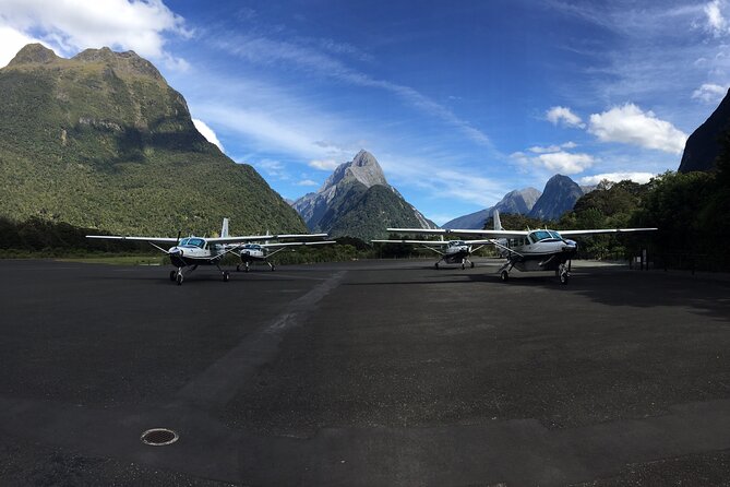 Milford Sound Flight and Cruise ex Queenstown (incl Lunch) - Pickup, Meeting Point, and the Pre-Flight Moment