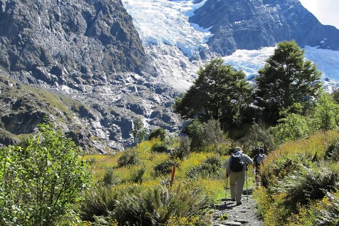 Rob Roy Glacier Guided Walk - Raspberry Hut and the Matukituki River start on the West Matukituki Track